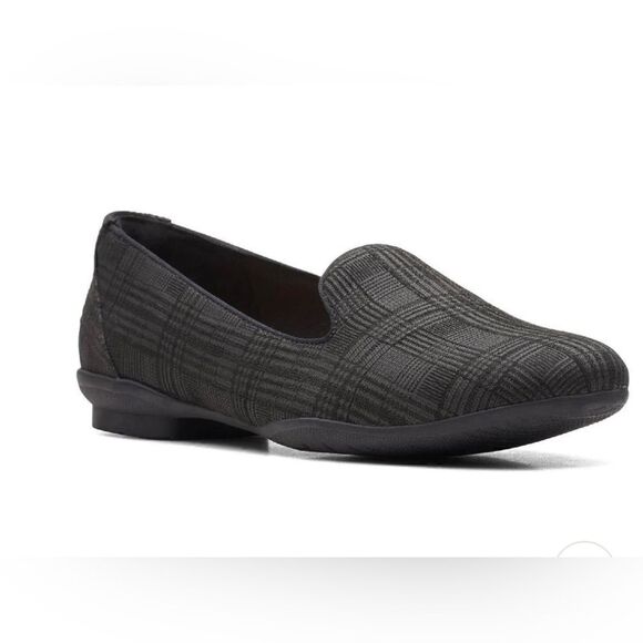 CLARKS SARA POPPY WOMENS SLIP ON SMOKING LOAFERS BLACK PLAID SIZE 6.5